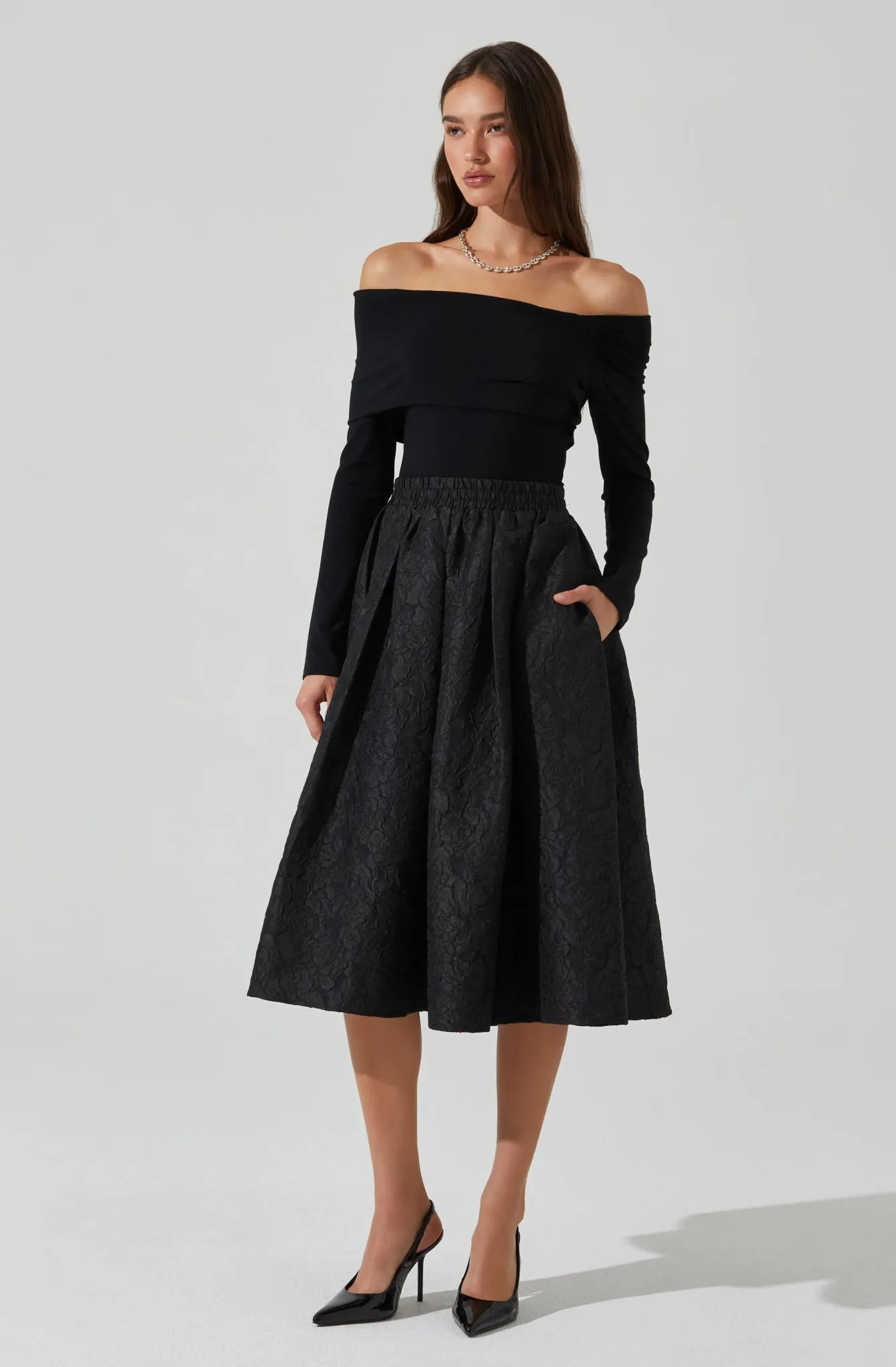 ASTR Andolina Midi Skirt in Black