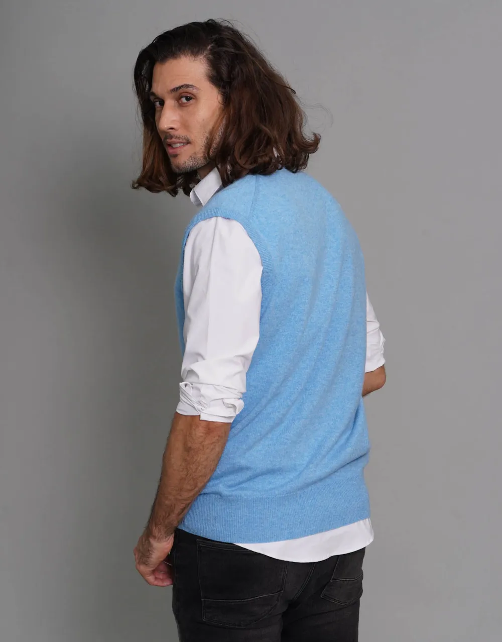 Cashmere V-Neck Vest in Alaska