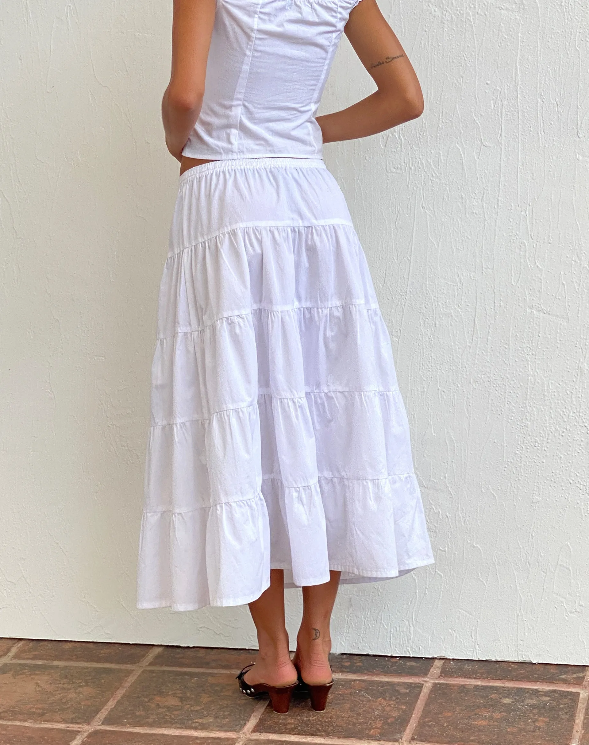 Izumi Tiered Midi Skirt in Poplin White