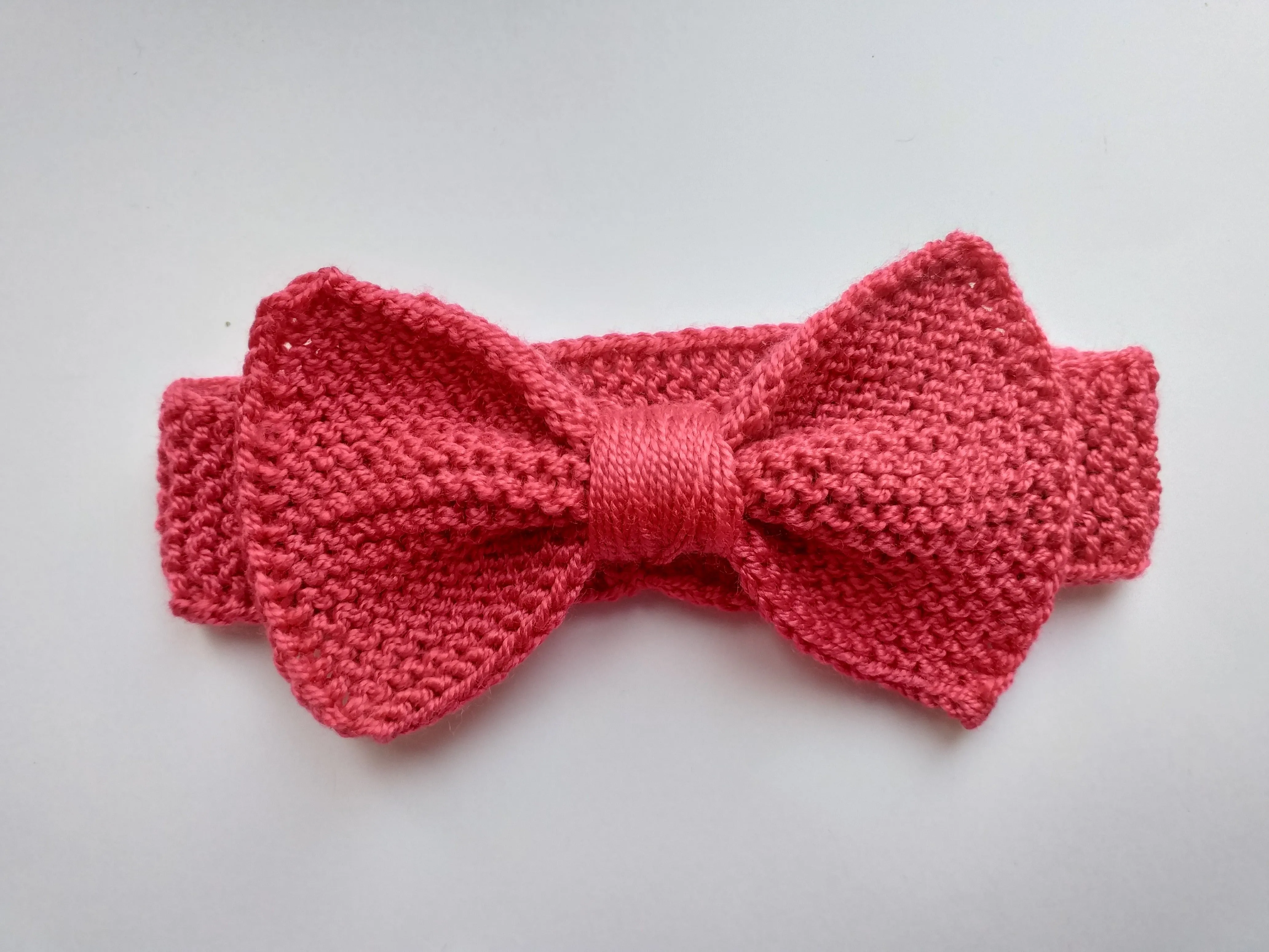 Knitted dog collar bow tie