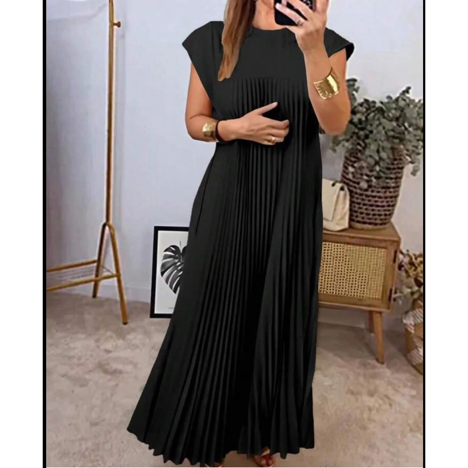 O-Neck sleeveless pleated elegant dress.