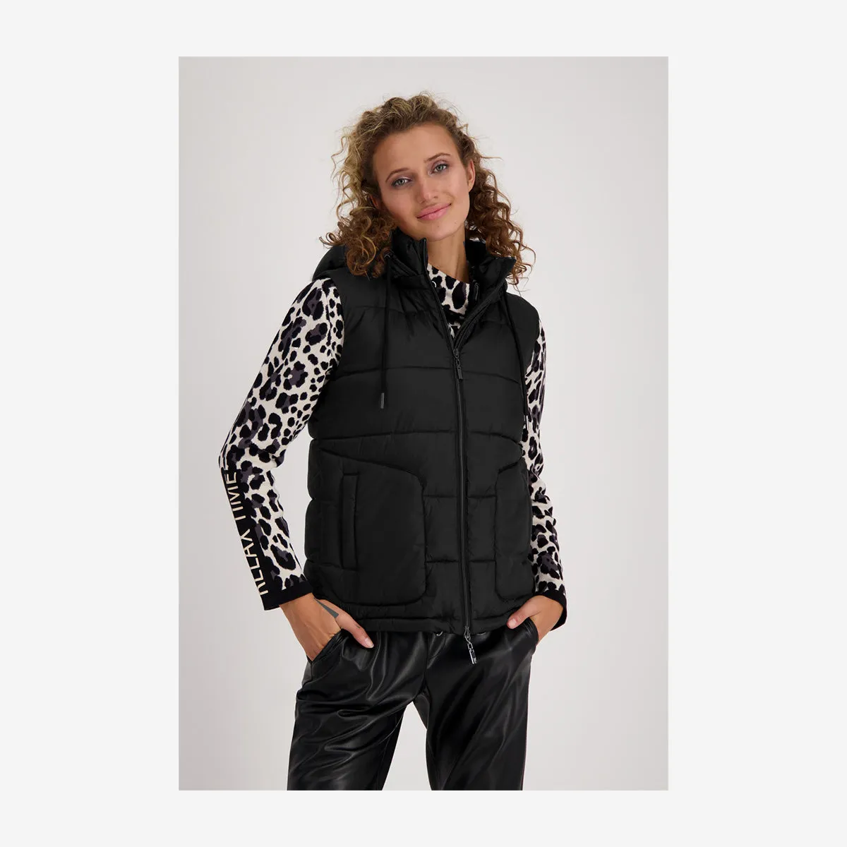 OUTDOOR QUILTED GILET WITH HOOD AND POCKETS